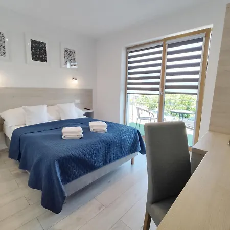 M19 - Adults Only 홈스테이 *