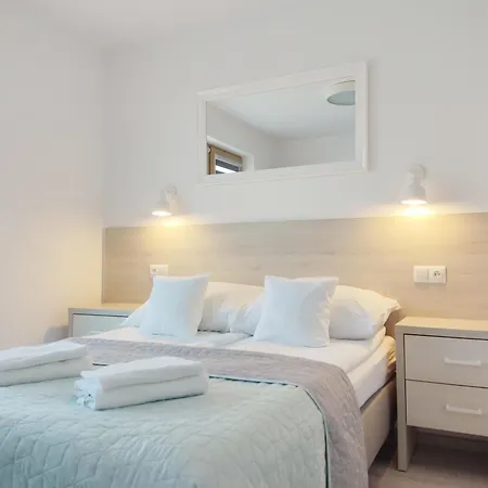 M19 - Adults Only 홈스테이