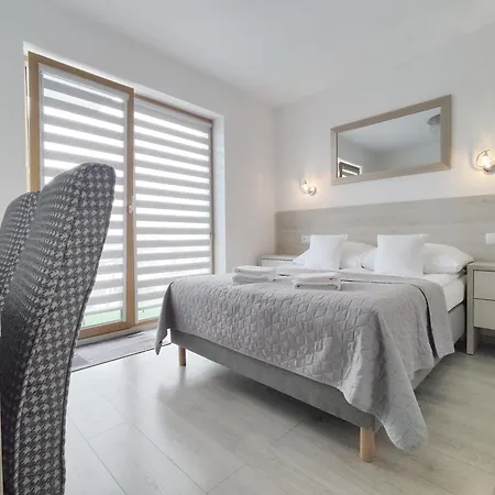 M19 - Adults Only 홈스테이