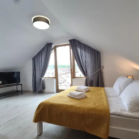 M19 - Adults Only 홈스테이 *