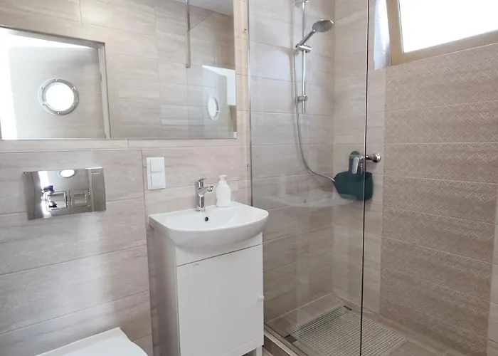 M19 - Adults Only Rum i privatbostad *